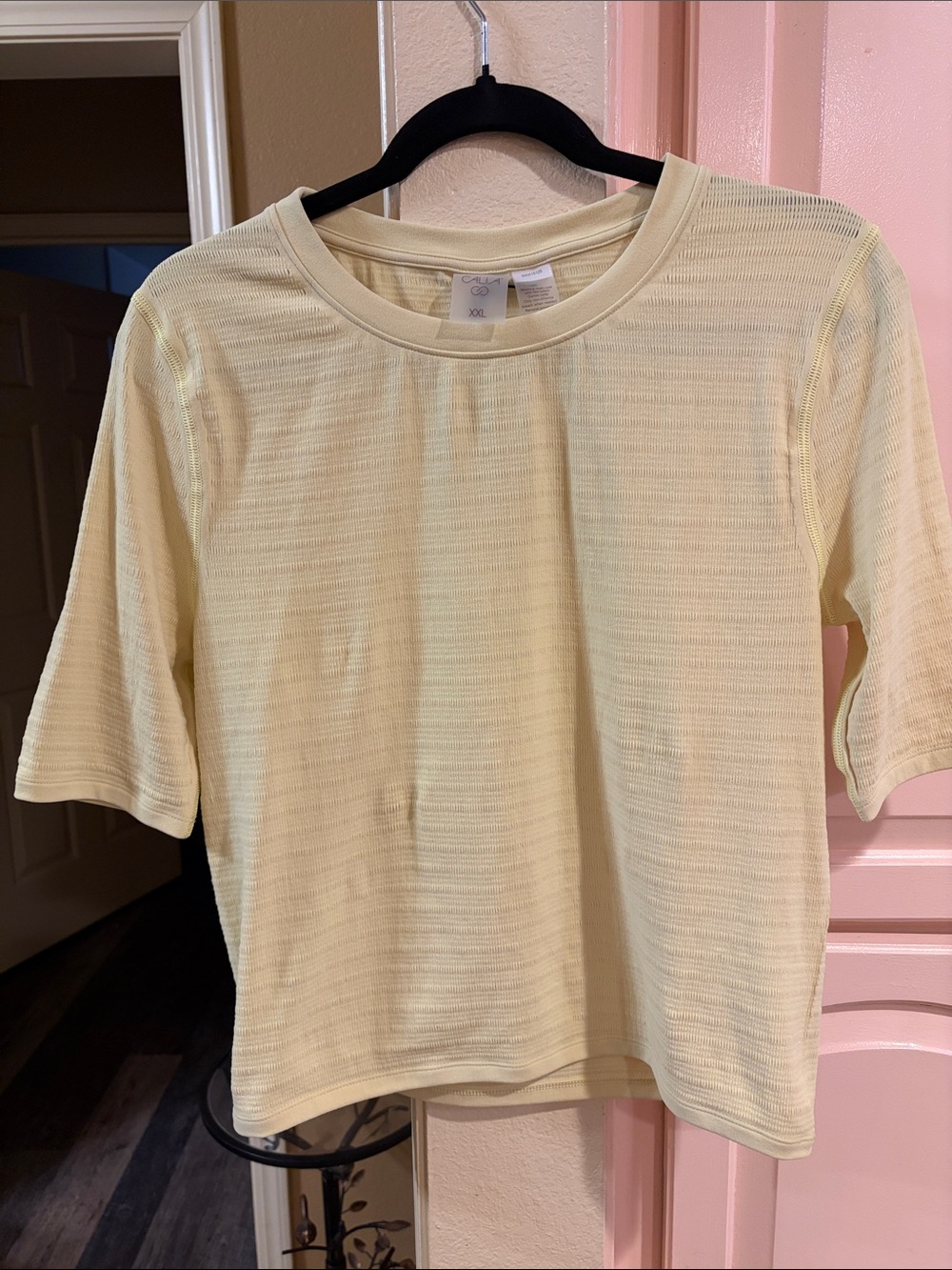 Calia XXL Light Yellow seamless crop tee focus